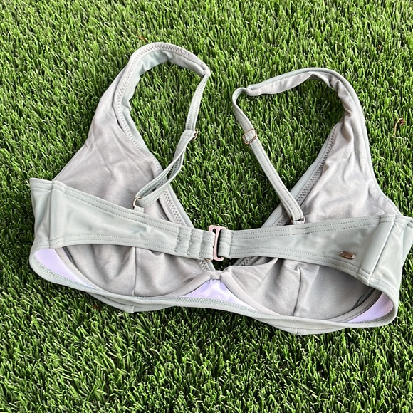 Ripcurl sz M olive green bikini top. Underwire. Super flattering! - Picture 2 of 3